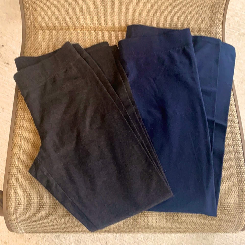 Women’s American Eagle Hi Rise Leggings. 1-Dark Gray & 1-Navy, both size small.